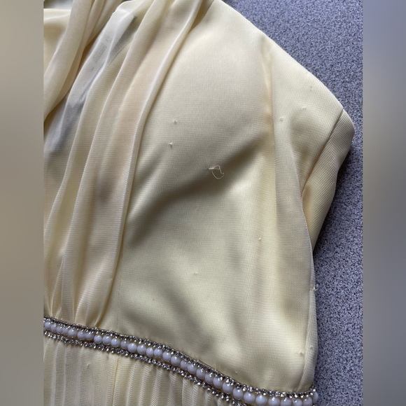 Aqua Dresses Yellow Pleated Halter Gown NWT Size 6 - Picture 13 of 16